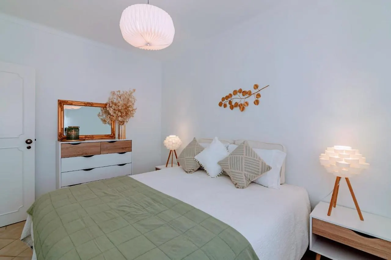 Holiday 1 Bed Apartment With Pool In Albufeira